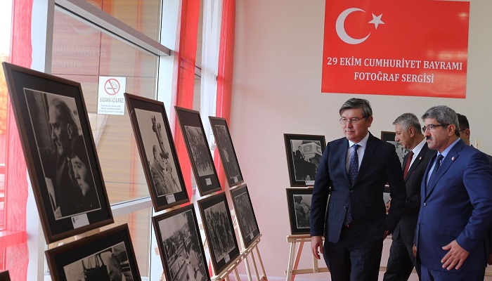 Kazak Büyükelçi, KOTO’nun Atatürk Sergisi’ne Hayran Kaldı